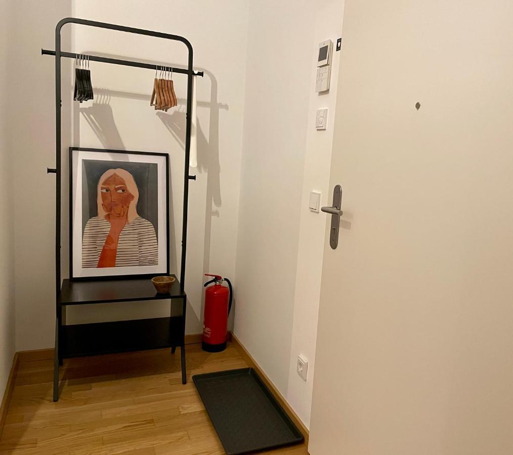 Studio Stevie Nicks I Parking Spot I Workplace I 24In Screen I Kitchen I Ps4 Offenbach am Main Exteriér fotografie